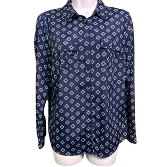 GAP Button Up Shirt Womens Medium Lightweight Elevated Basic Office Career - Picture 1 of 8